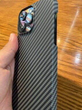 White Carbon Fiber Stripe Minimalist Case